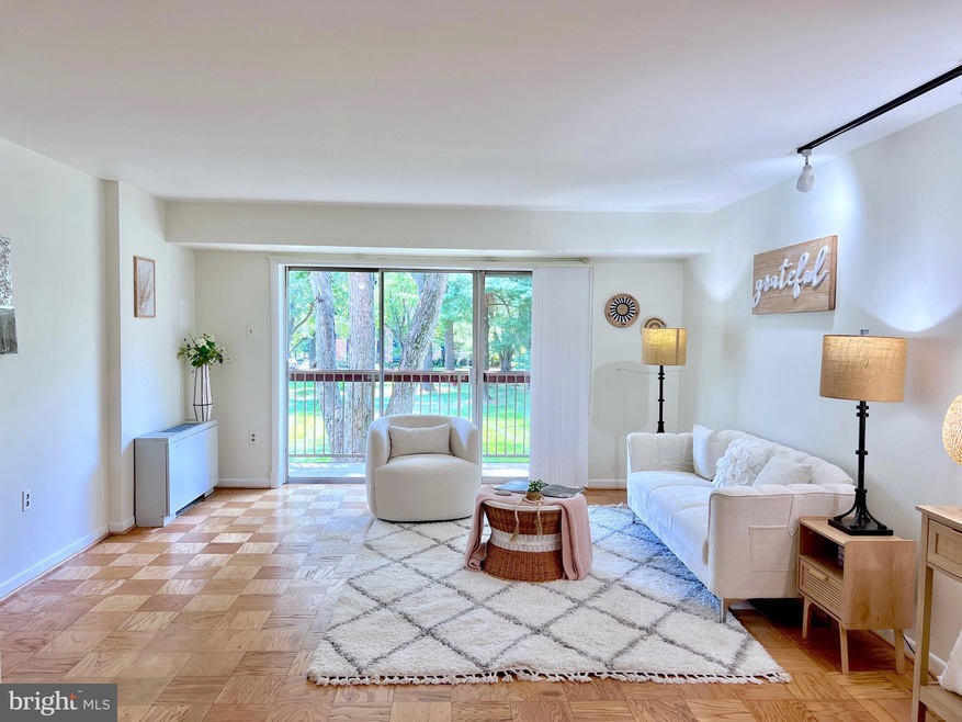 7420 Lakeview Dr, Bethesda, MD 20817 - photo 1