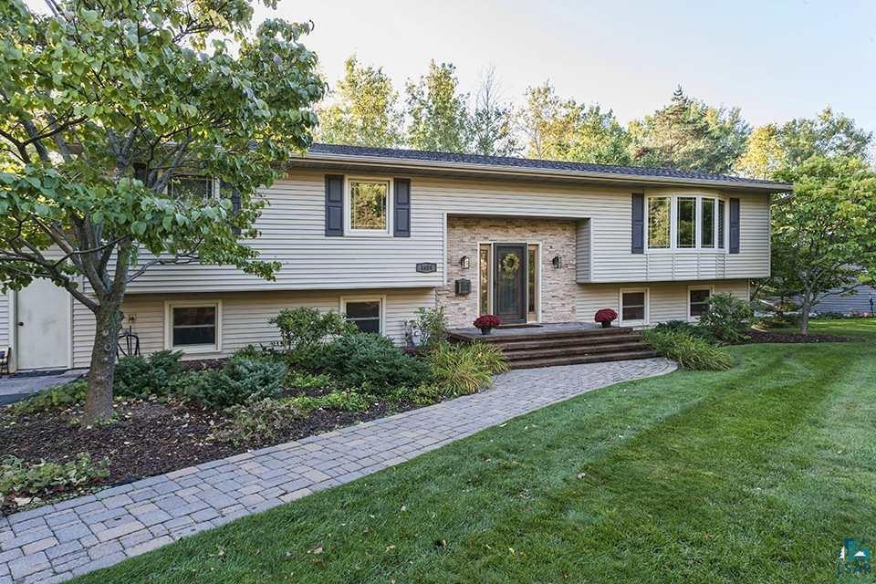 1026 Valley Dr, Duluth, MN 55804 - photo 1