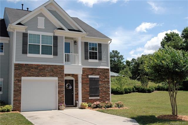 Beautiful, end-unit with large green-space to the 