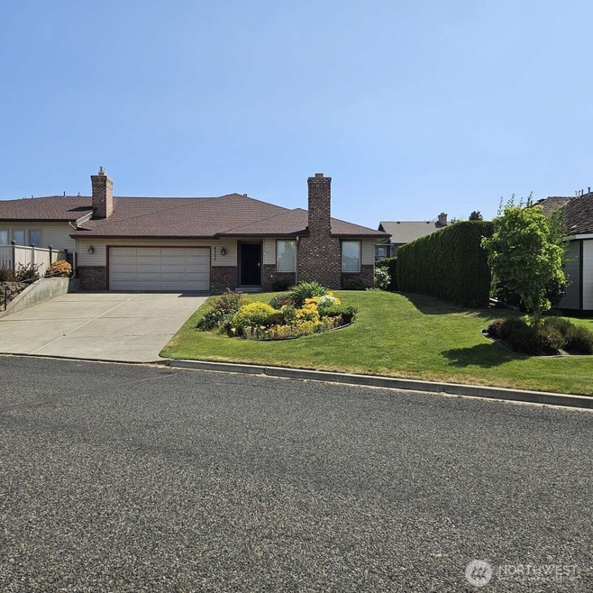 4300 Garden Park Way, Yakima, WA 98908 - photo 1