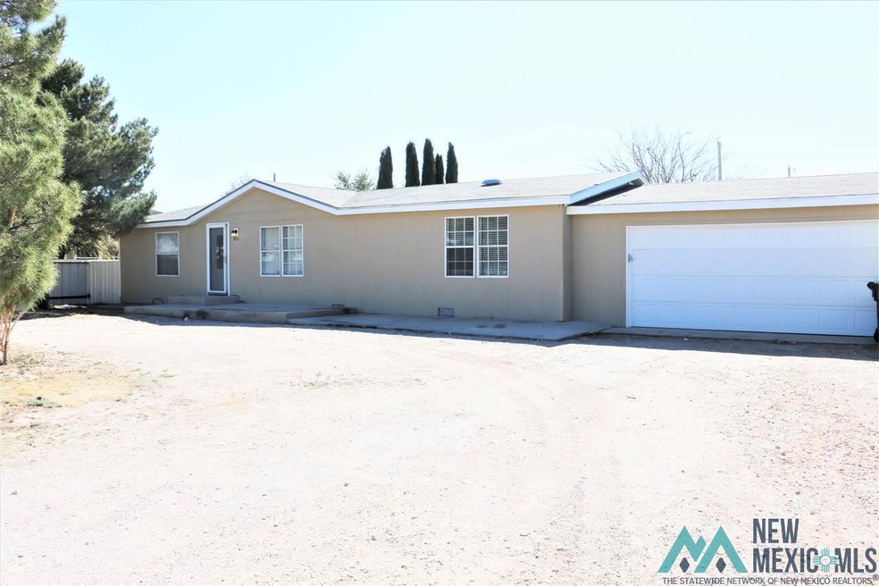 903 Hidalgo Rd, Carlsbad, NM 88220 - photo 1