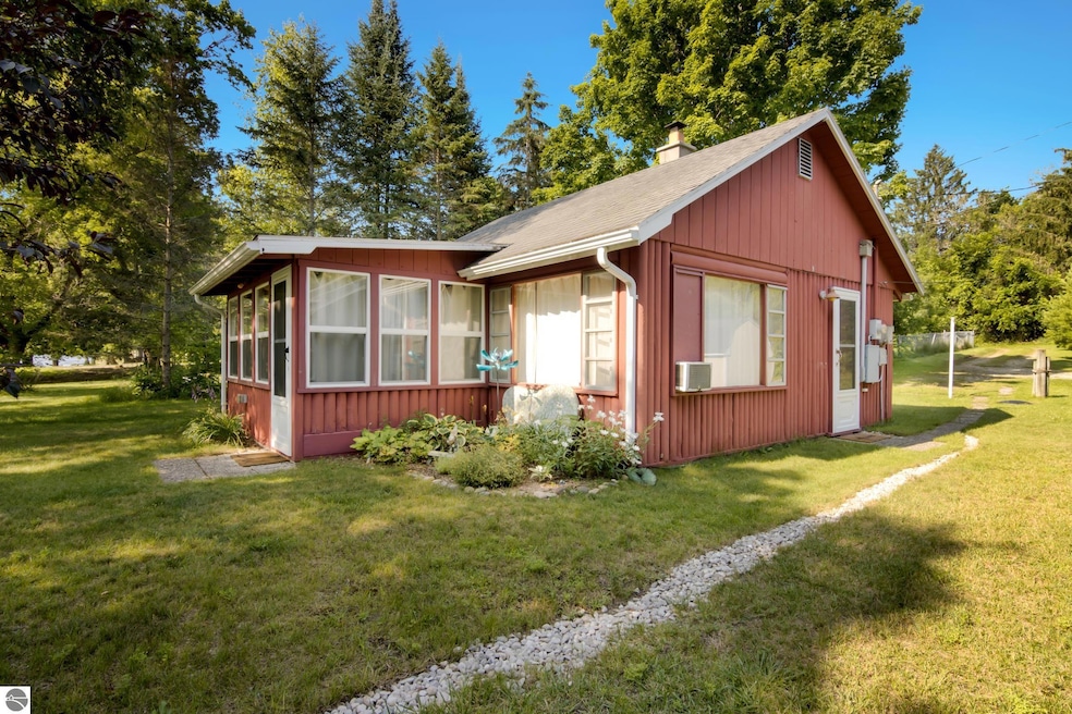 For Sale $319,900 • Co-Listing Agent