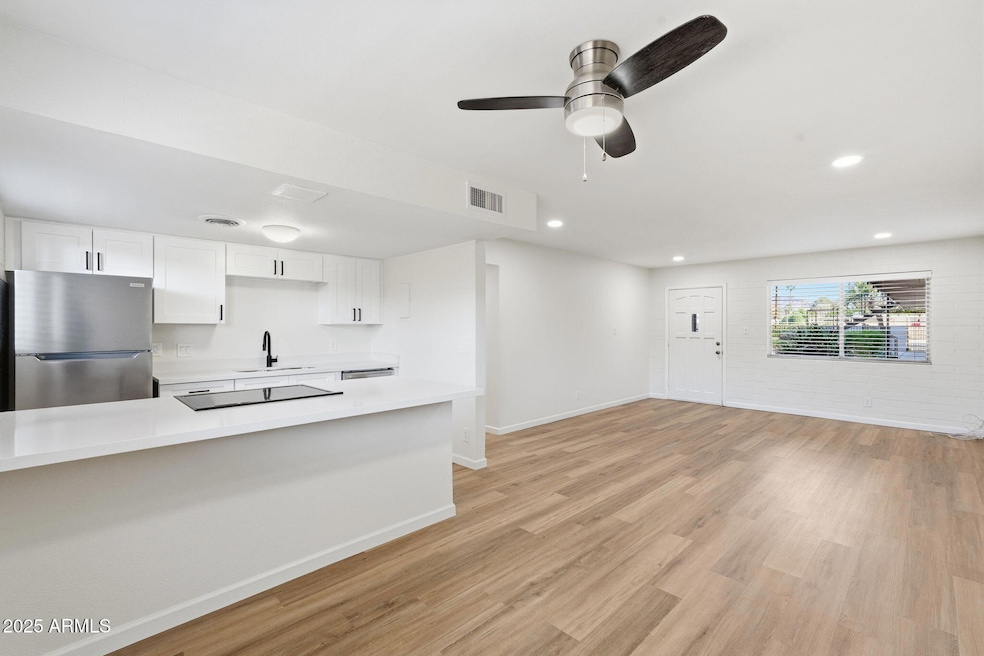 6544 N 12th St unit 19, Phoenix, AZ 85014 - photo 1