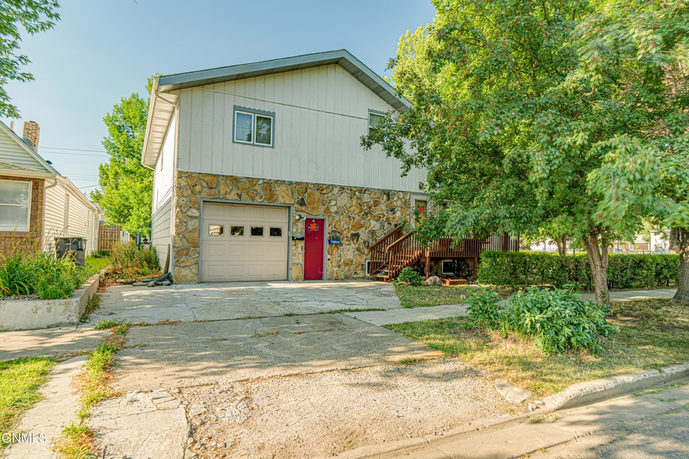 401 1st St SE, Mandan, ND 58554 - photo 1