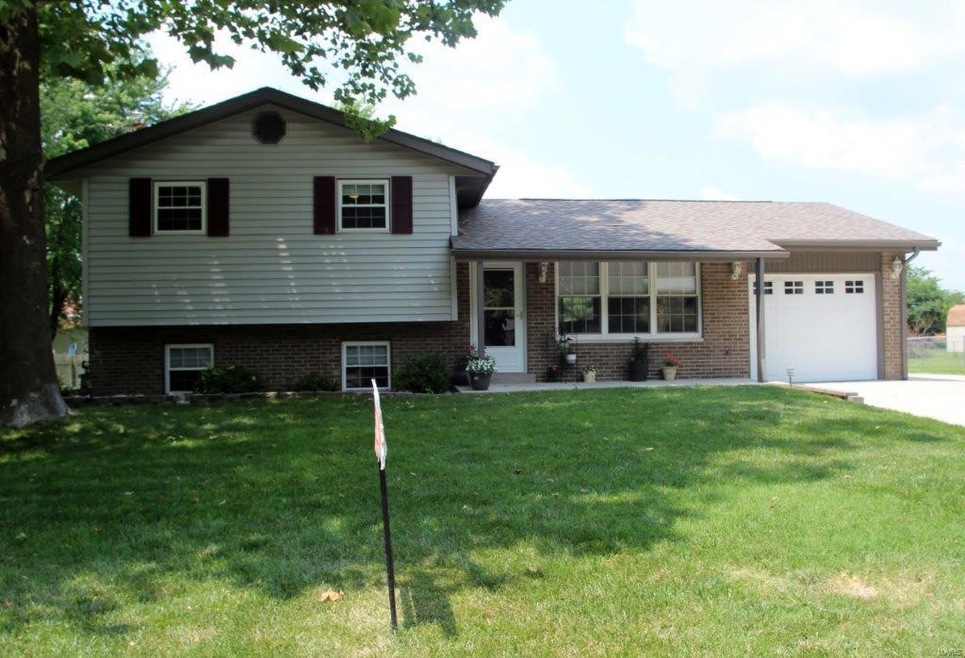 18 Wexford Green, Maryville, IL 62062 - photo 1