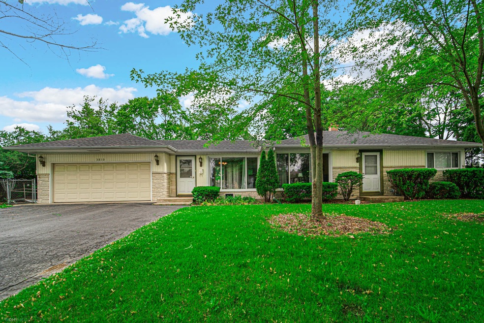 3810 Bobwhite Ln, Rolling Meadows, IL 60008 - photo 1