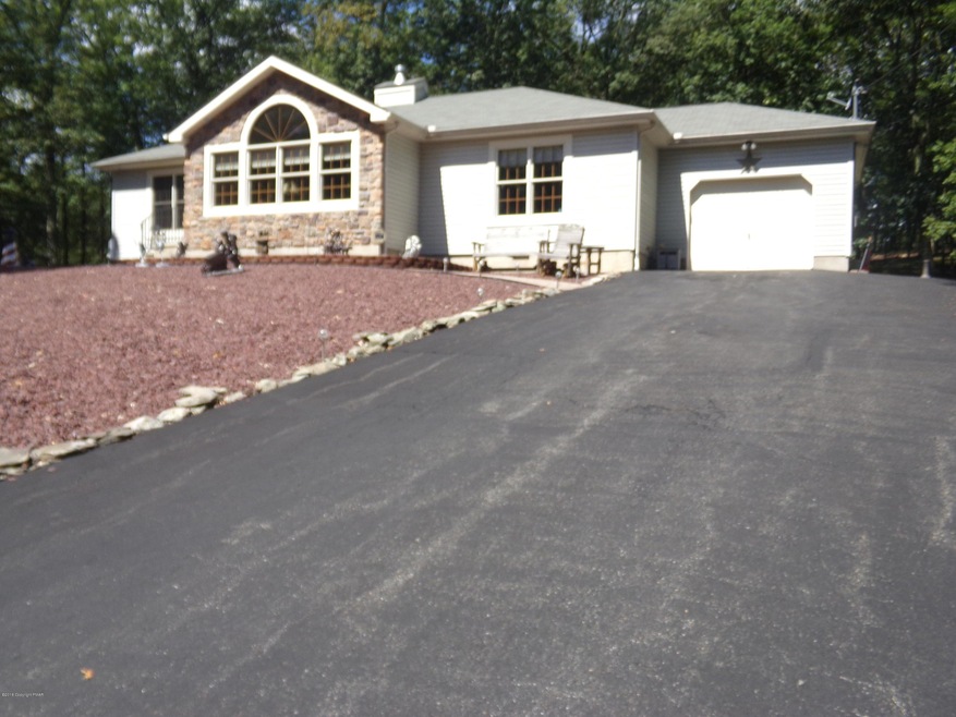 223 Robin Ct, Bushkill, PA 18324 - photo 1