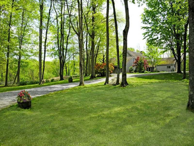 407 Round Hill Rd, Greenwich, CT 06831 - photo 1