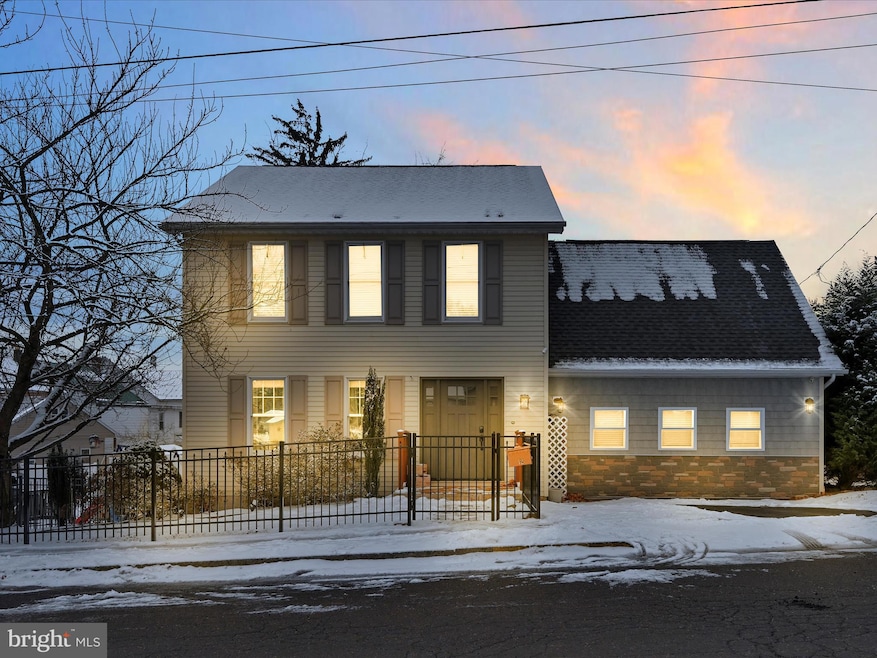 12 Union St, Pine Grove, PA 17963 - photo 1