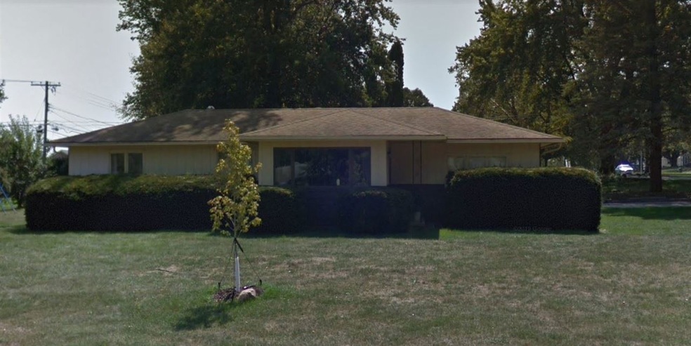 2413 Valley High Dr, Cedar Falls, IA 50613 - photo 1