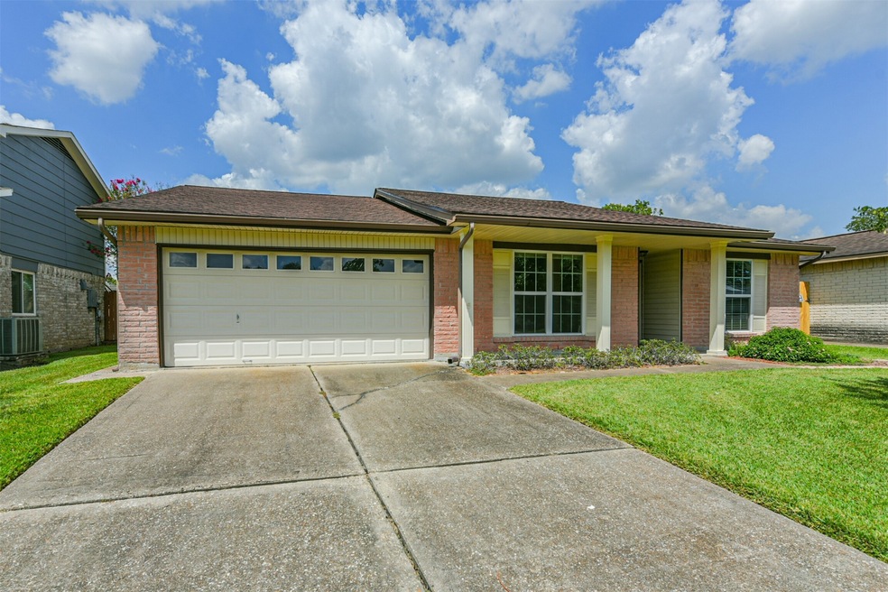 4318 Lucian Ln, Friendswood, TX 77546 - photo 1
