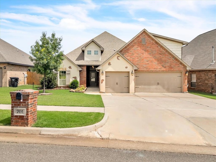 701 NE 23rd St, Moore, OK 73160 - photo 1