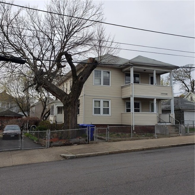 35 Magill St, Pawtucket, RI 02860 - photo 1