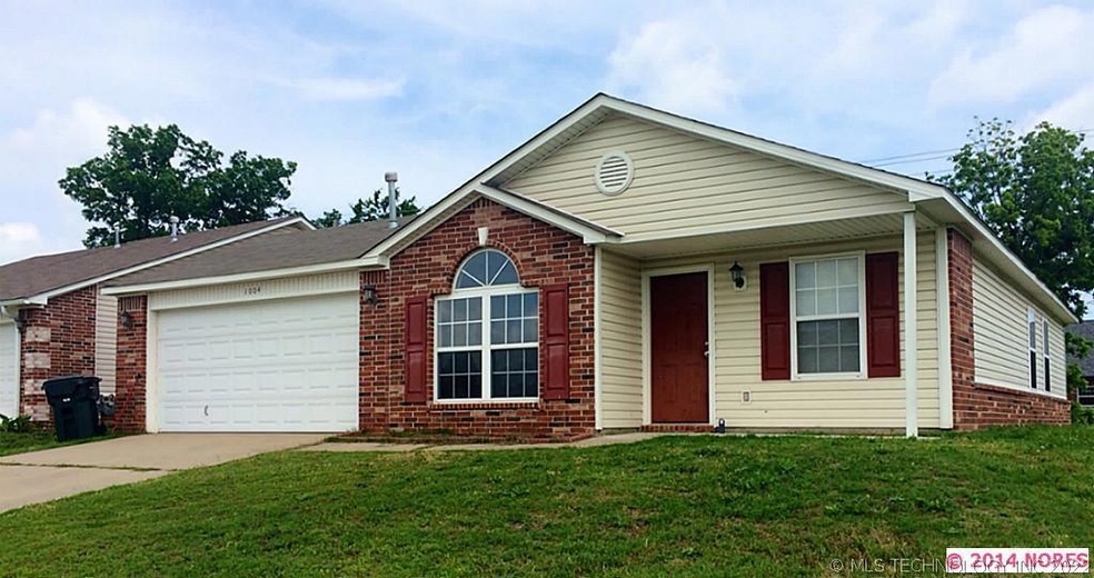 Welcome home, Must see 3/2/2 move in ready home!
