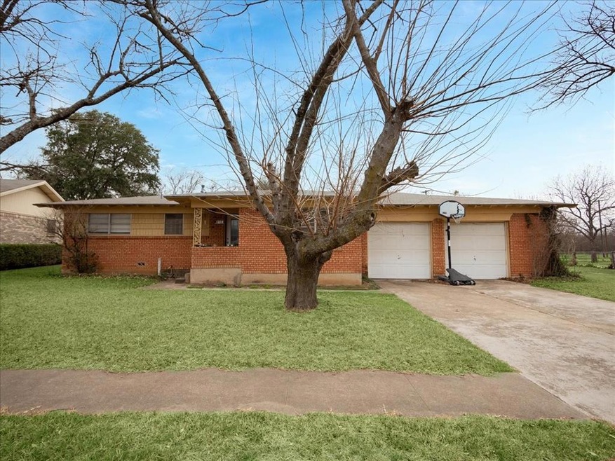 1314 Southern Blvd, Cleburne, TX 76033 - photo 1