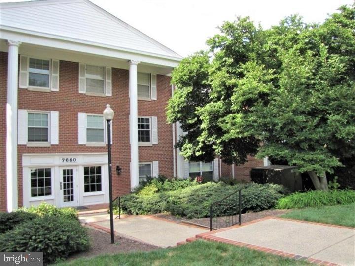 7680 Tremayne Place unit 208, McLean, VA 22102 - photo 1