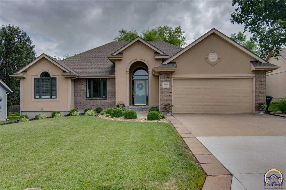 6221 SW 38th Place, Topeka, KS 66610 - photo 1