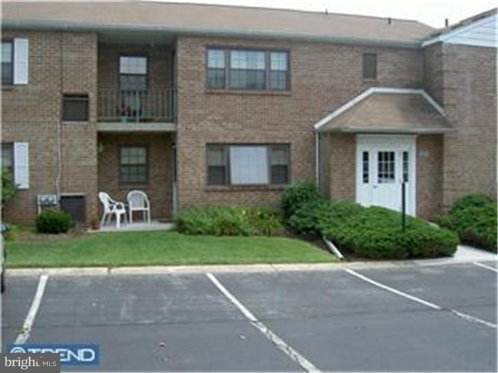 101 Woodstream Dr, Norristown, PA 19403 - photo 1