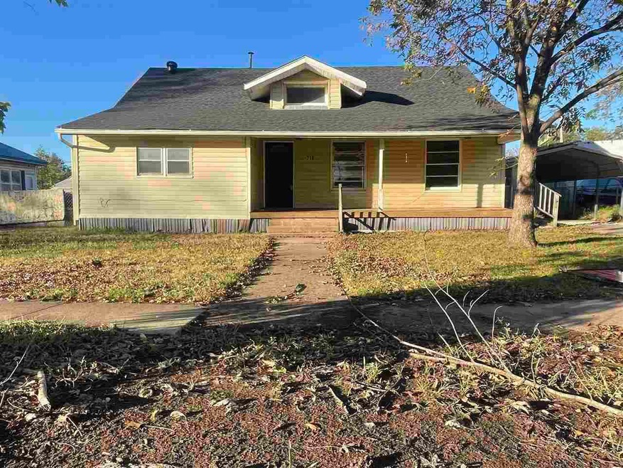 710 E Maple St, Cushing, OK 74023 - photo 1