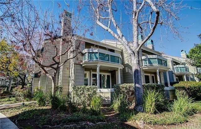 Fantastic 2 story townhome located at the rear of 