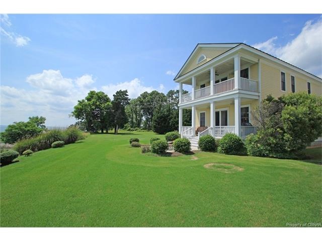 Fabulous, WIDE waterfront views over the Rappahann