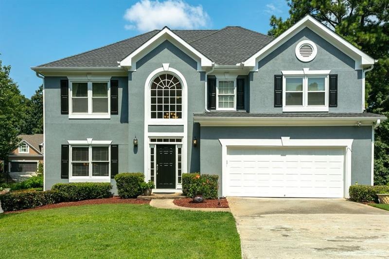 Gorgeous home in Roswell, close to shopping, schoo