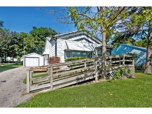 670 S Fulton Ave, Waukegan, IL 60085 - photo 1