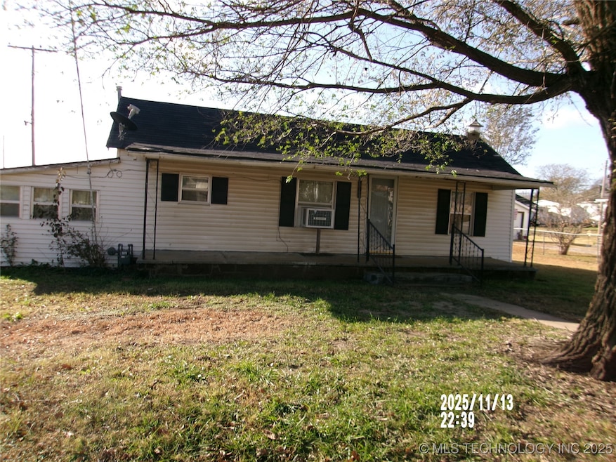 702 W Chestnut Ave, Barnsdall, OK 74002 - photo 1