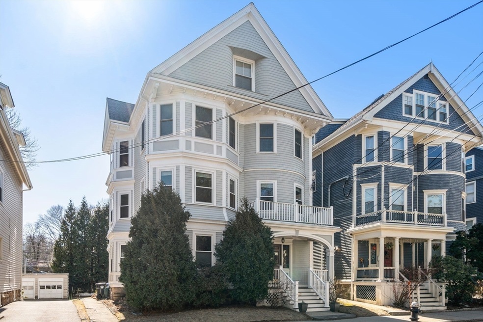 122 Davis Ave unit 2, Brookline, MA 02445 - photo 1