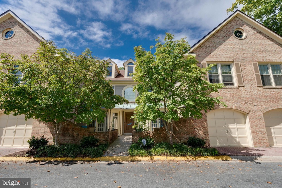 5819 Linden Square Ct, Rockville, MD 20852 - photo 1