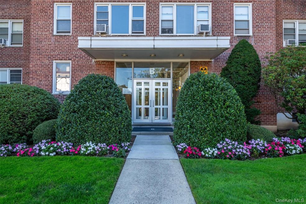 Wykagyl Country Club Apartments unit B-6Q, New Rochelle, NY 10804 - photo 1