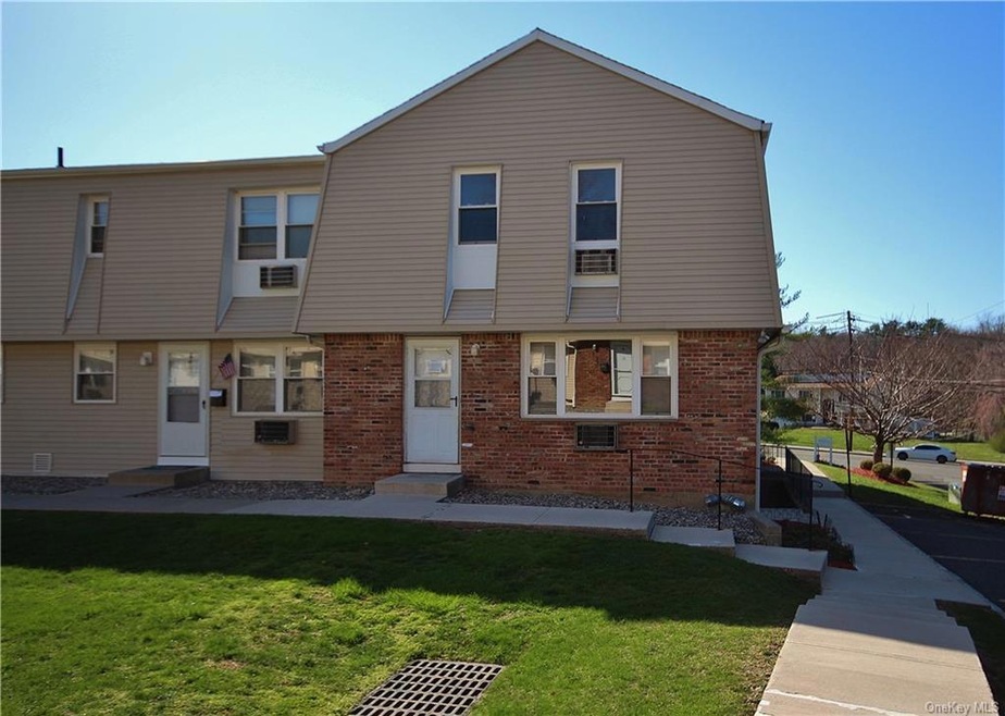 20 Main St unit 11, Garnerville, NY 10923 - photo 1