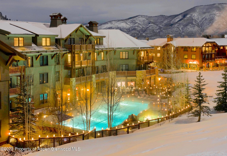 1 Elkhorn Lodge at Night