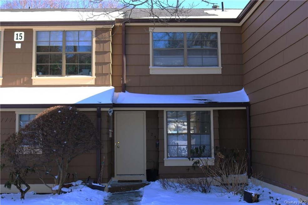 123 Treetop Cir unit 123, Nanuet, NY 10954 - photo 1