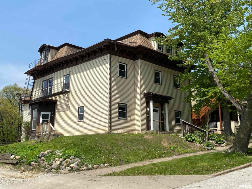 908 Bridge Ave, Davenport, IA 52803 - photo 1