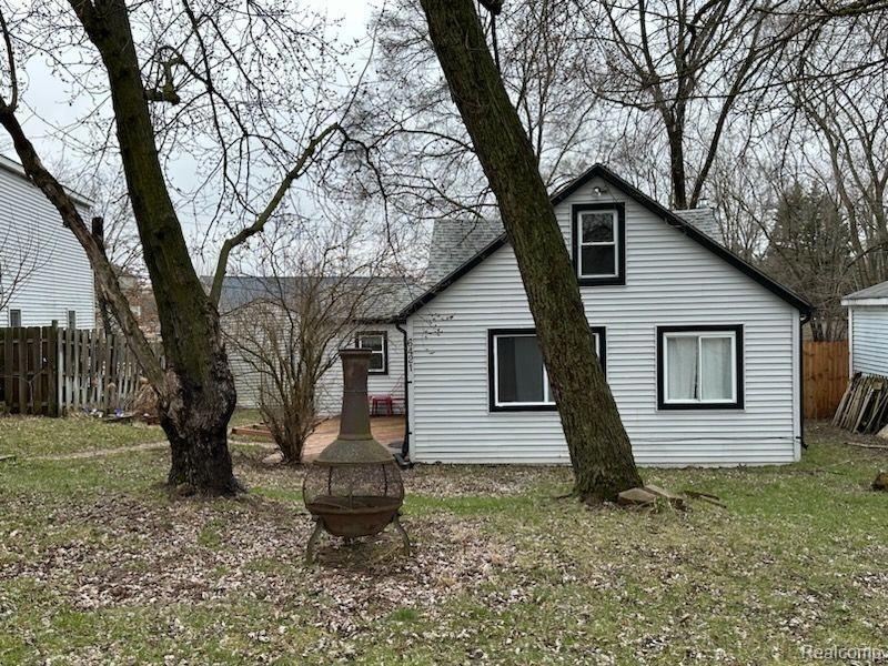 6421 Cloverton Front yard