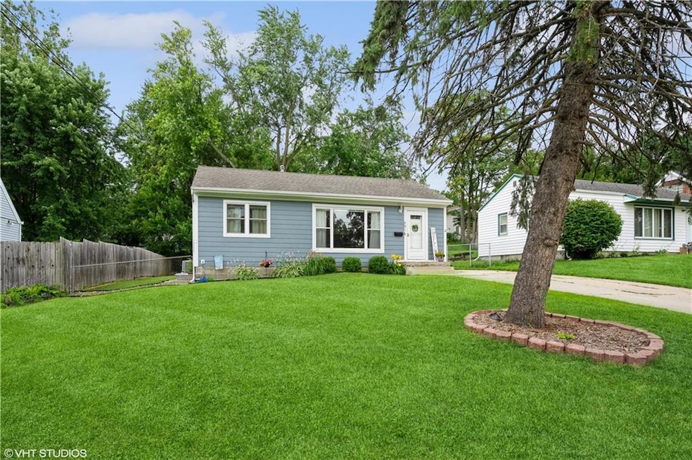 5916 Urbandale Ave, Des Moines, IA 50322 - photo 1