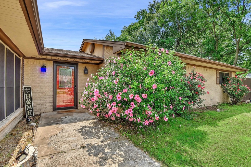 2004 Red Bird Cir, Bonham, TX 75418 - photo 1