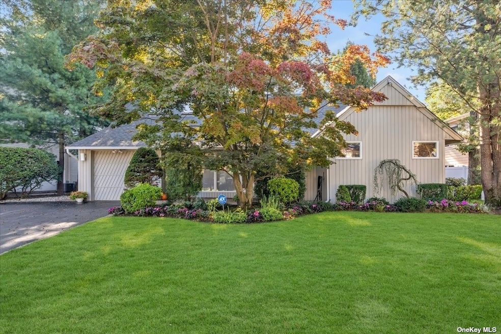 4 Copperbeech Place, Merrick, NY 11566 - photo 1