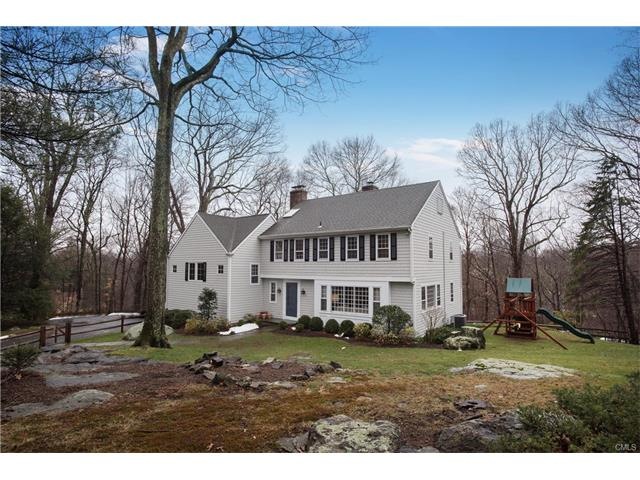 Welcome to 73 Old Kings Highway. Private lane in S
