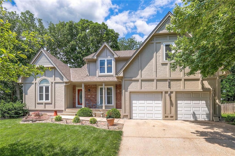 7828 Twilight Ln, Shawnee, KS 66217 - photo 1