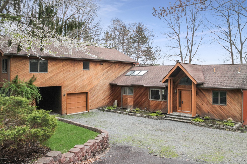 143 Waterview Dr, Hawley, PA 18428 - photo 1