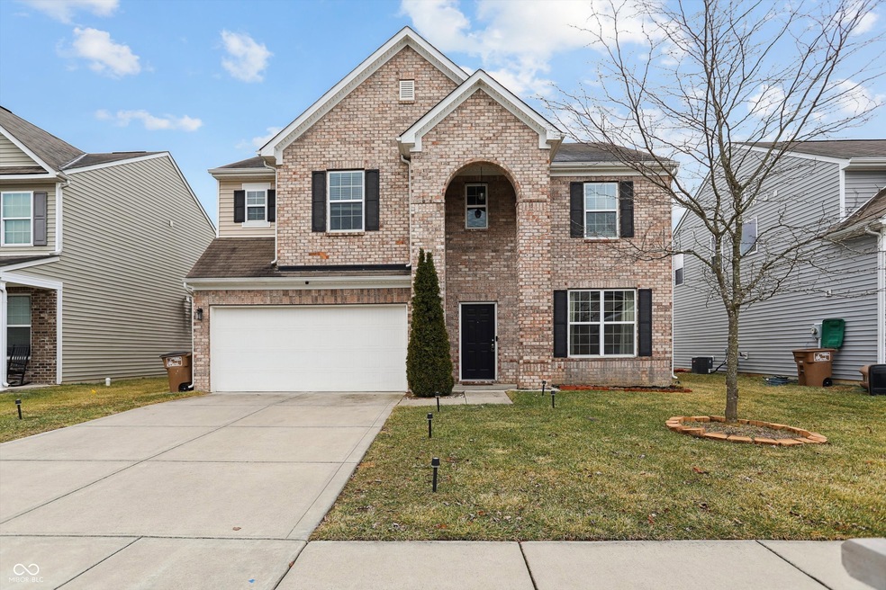2091 Creek Bank Dr, Columbus, IN 47201 - photo 1