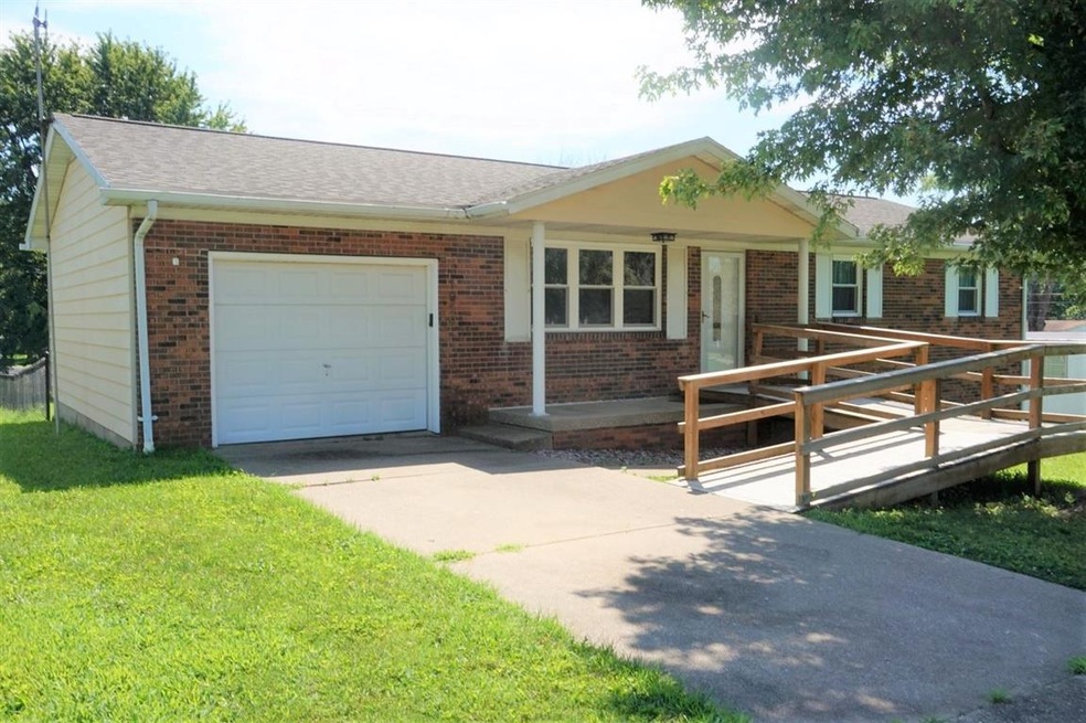 1910 Northwestern Ave, Princeton, IN 47670 - photo 1