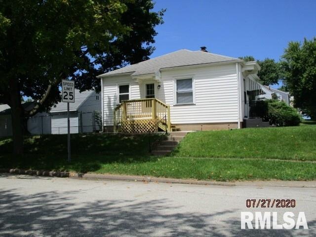 2404 N Myrtle St, Davenport, IA 52804 - photo 1