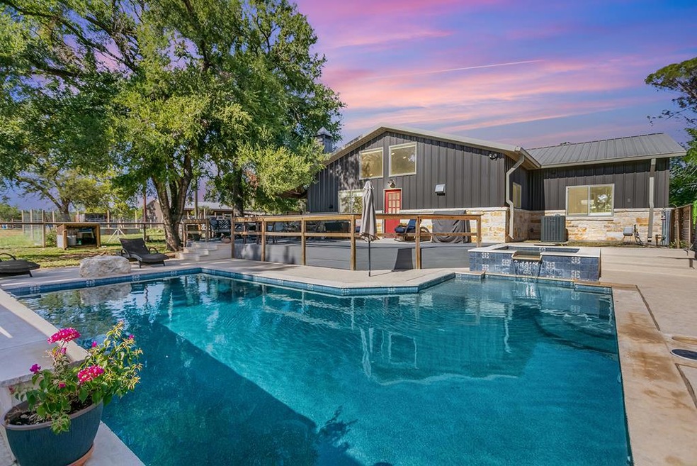 1740 W Live Oak St, Fredericksburg, TX 78624 - photo 1