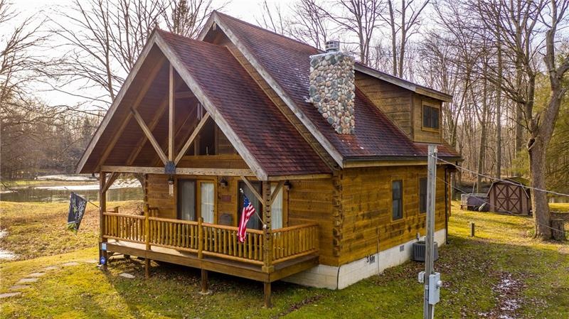 LOG HOME SITTING RIGHT ON THE RIVER AT PYMATUNING