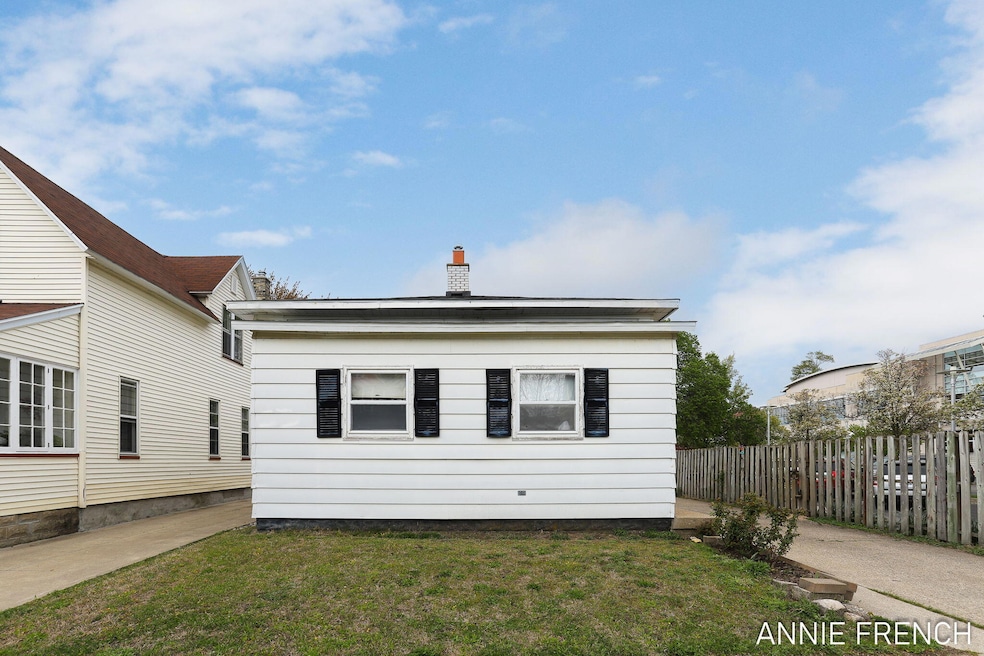 3-web-or-mls-69-e-13th-st
