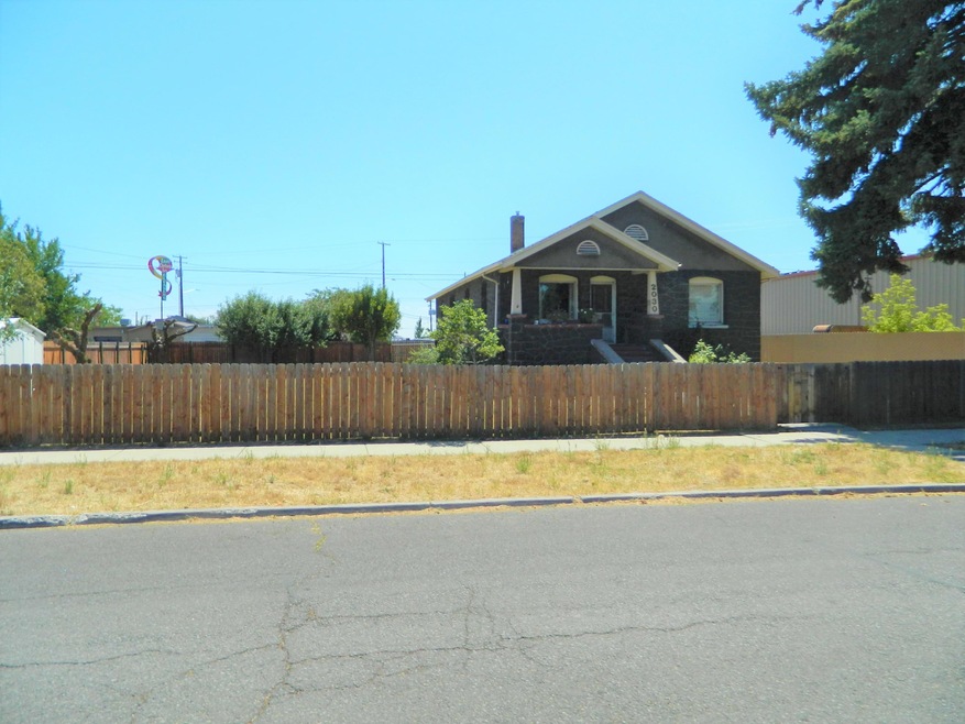 2030 White Ave, Klamath Falls, OR 97601 - photo 1