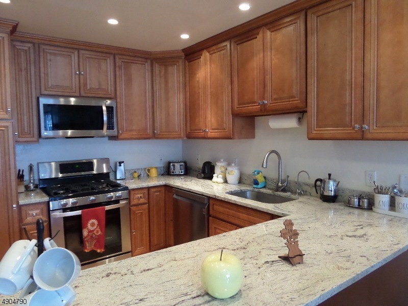 303 Falcon Ridge Way S unit 3, Hamburg, NJ 07419 - photo 1